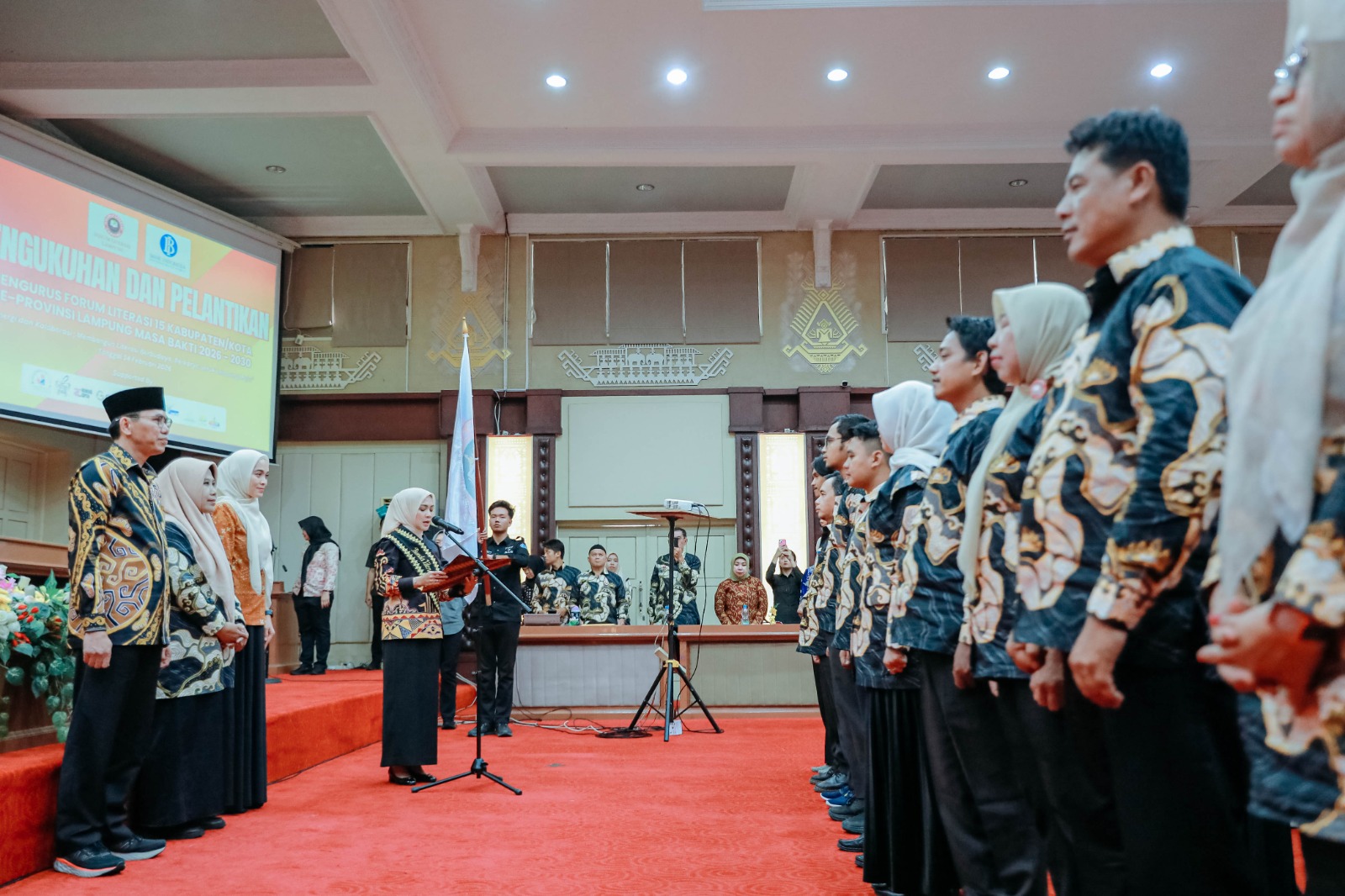 BUNDA LITERASI PURNAMA WULAN SARI MIRZA KUKUHKAN PENGURUS FORUM LITERASI 15 KABUPATEN/KOTA SE-PROVINSI LAMPUNG MASA BAKTI 2026–2030